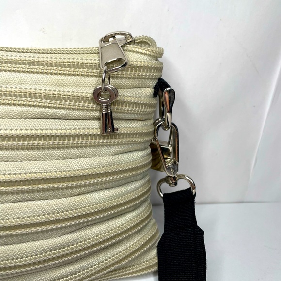 Classic BAM BAG Zip Beige Lock Key Adjustable Shoulder Bag - Picture 6 of 12